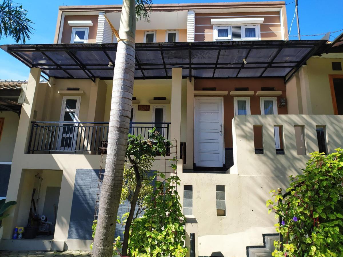 Villa Beverly Lembang Exterior photo