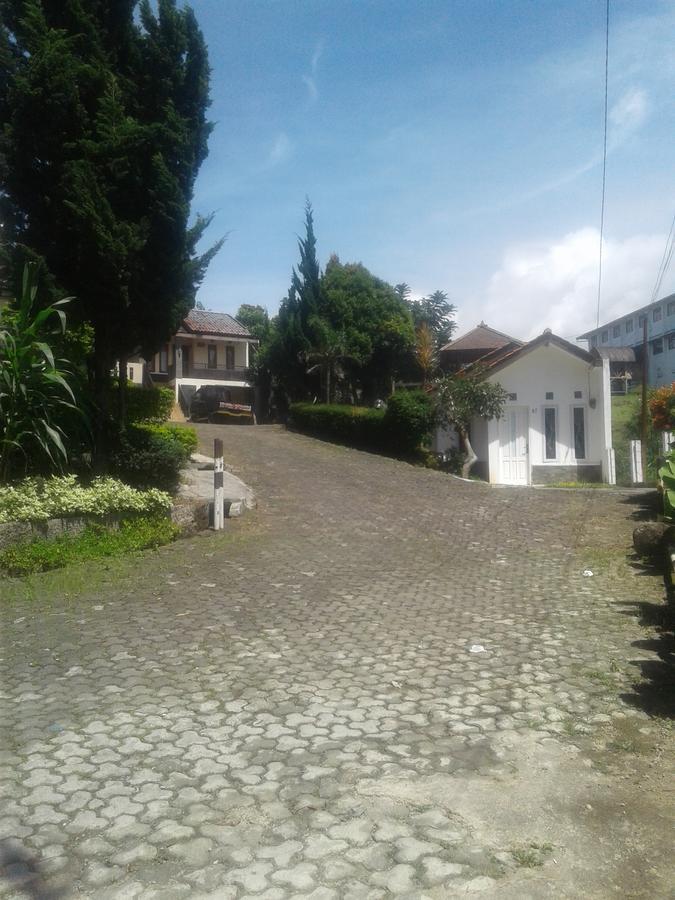 Villa Beverly Lembang Exterior photo